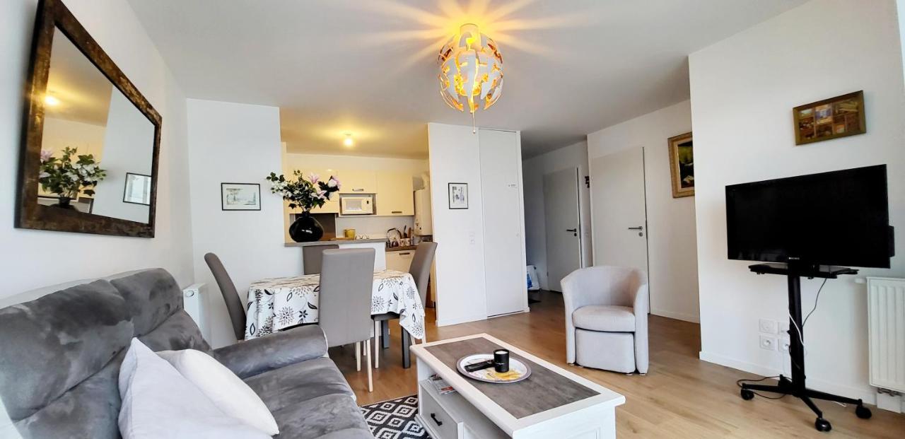 Appartement Moderne Finement Decore Avec Balcon A Vannes Centre Bagian luar foto