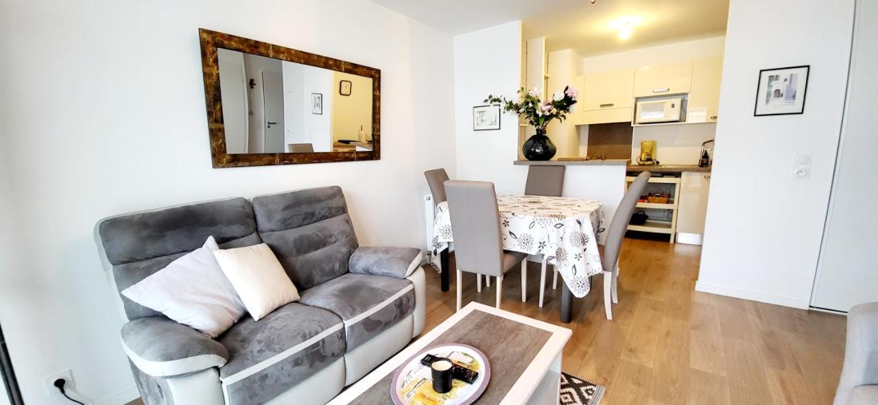 Appartement Moderne Finement Decore Avec Balcon A Vannes Centre Bagian luar foto